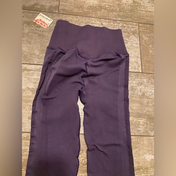 Free People Movement Free Throw Leggings in Blue Violet Size XS NWT - Picture 7 of 9